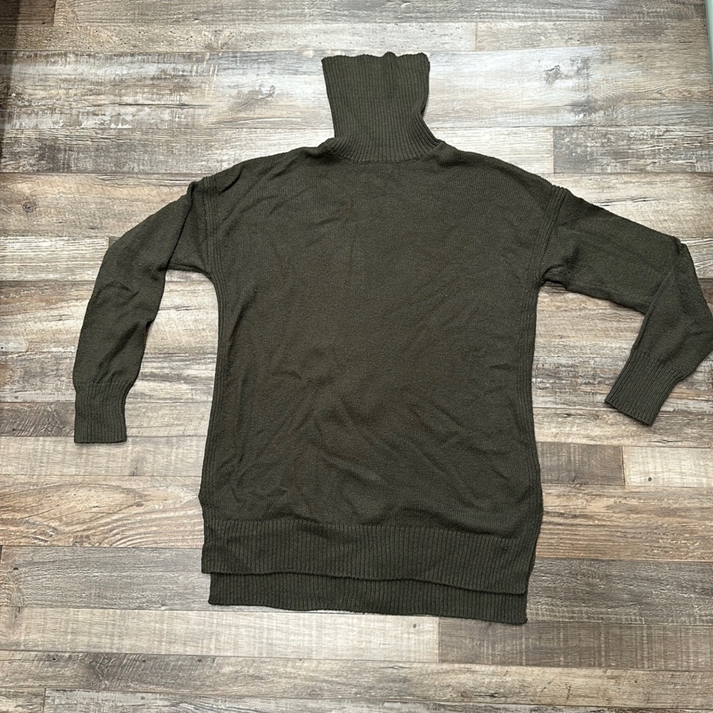 Old navy • olive green turtle neck sweater